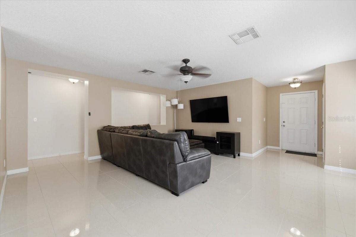 Image 4 of 34 For 14852 Pellicer Drive