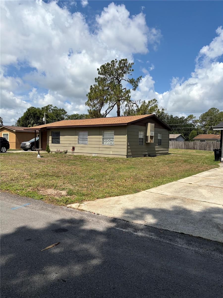 Image 2 of 9 For 1106 Milner Drive W