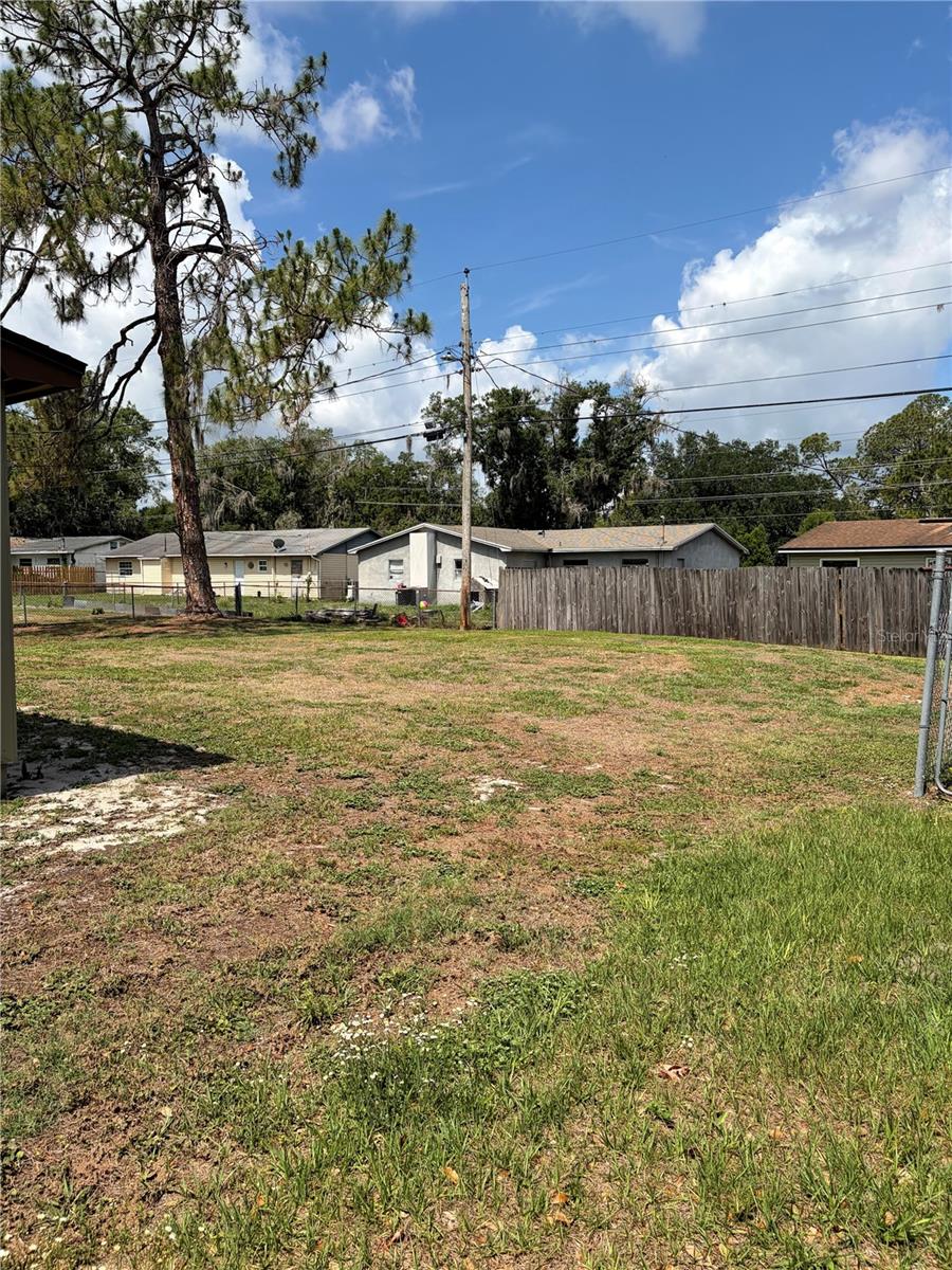 Image 9 of 9 For 1106 Milner Drive W