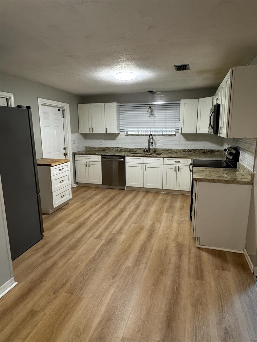 Image 3 of 11 For 1407 28th Street Nw