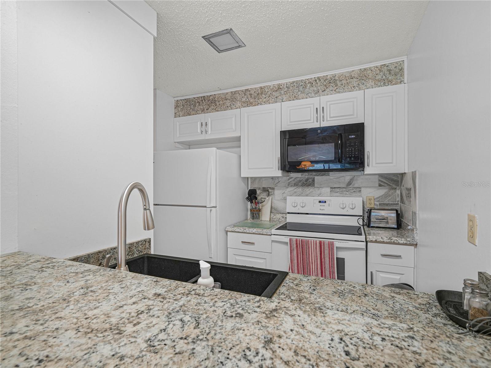 Image 8 of 16 For 900 Avenue Z Se D6