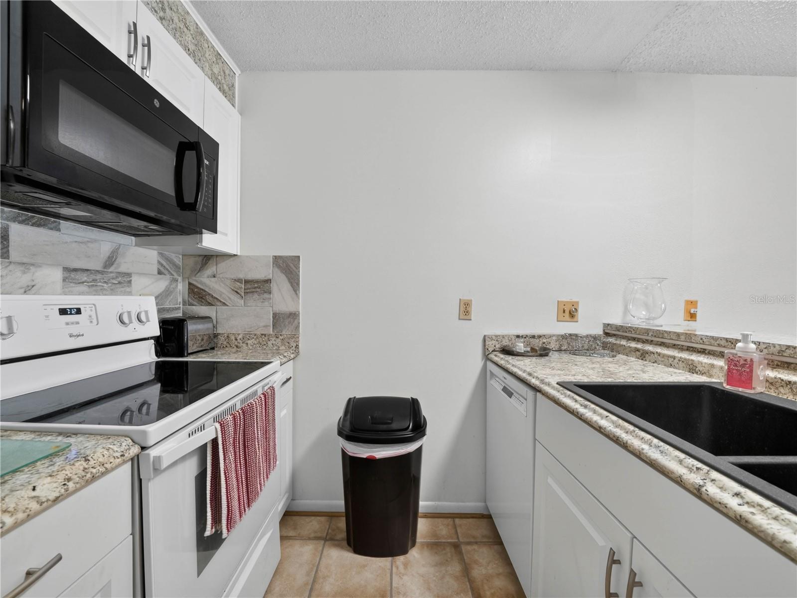 Image 9 of 16 For 900 Avenue Z Se D6