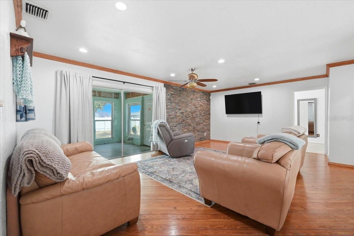 Image 5 of 45 For 450 Pomelo Street