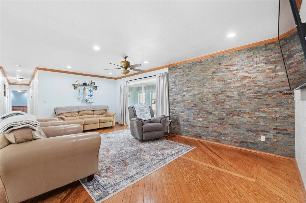 Image 7 of 45 For 450 Pomelo Street