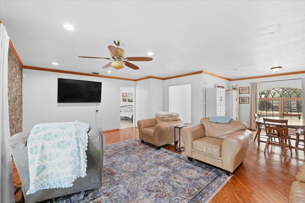 Image 8 of 45 For 450 Pomelo Street