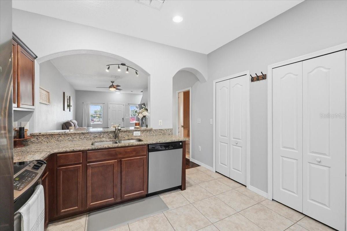 Image 23 of 41 For 4187 Shade Tree Lane