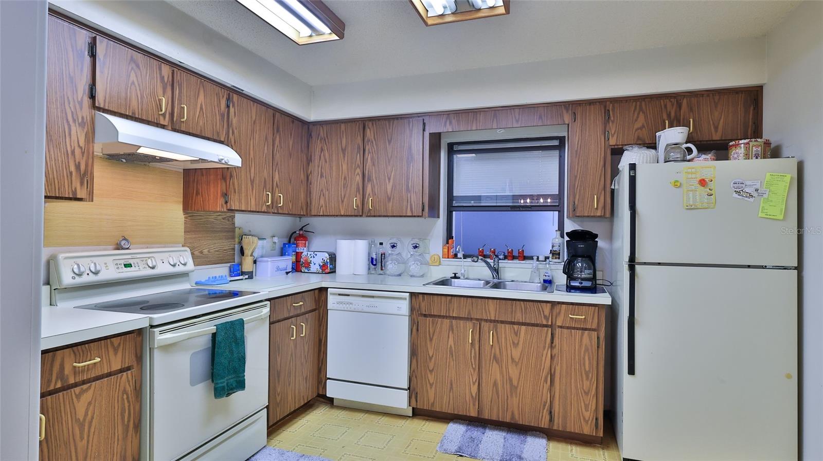 Image 9 of 14 For 3085 Howland Boulevard