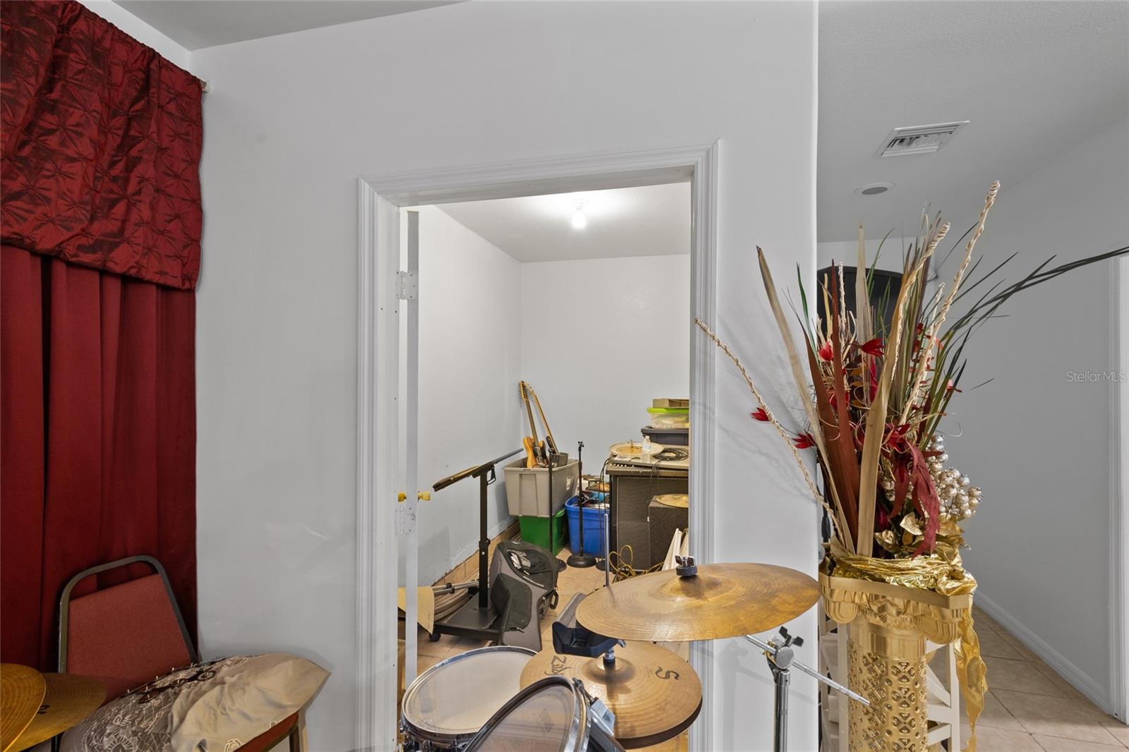 Image 24 of 79 For 106 Beresford Avenue