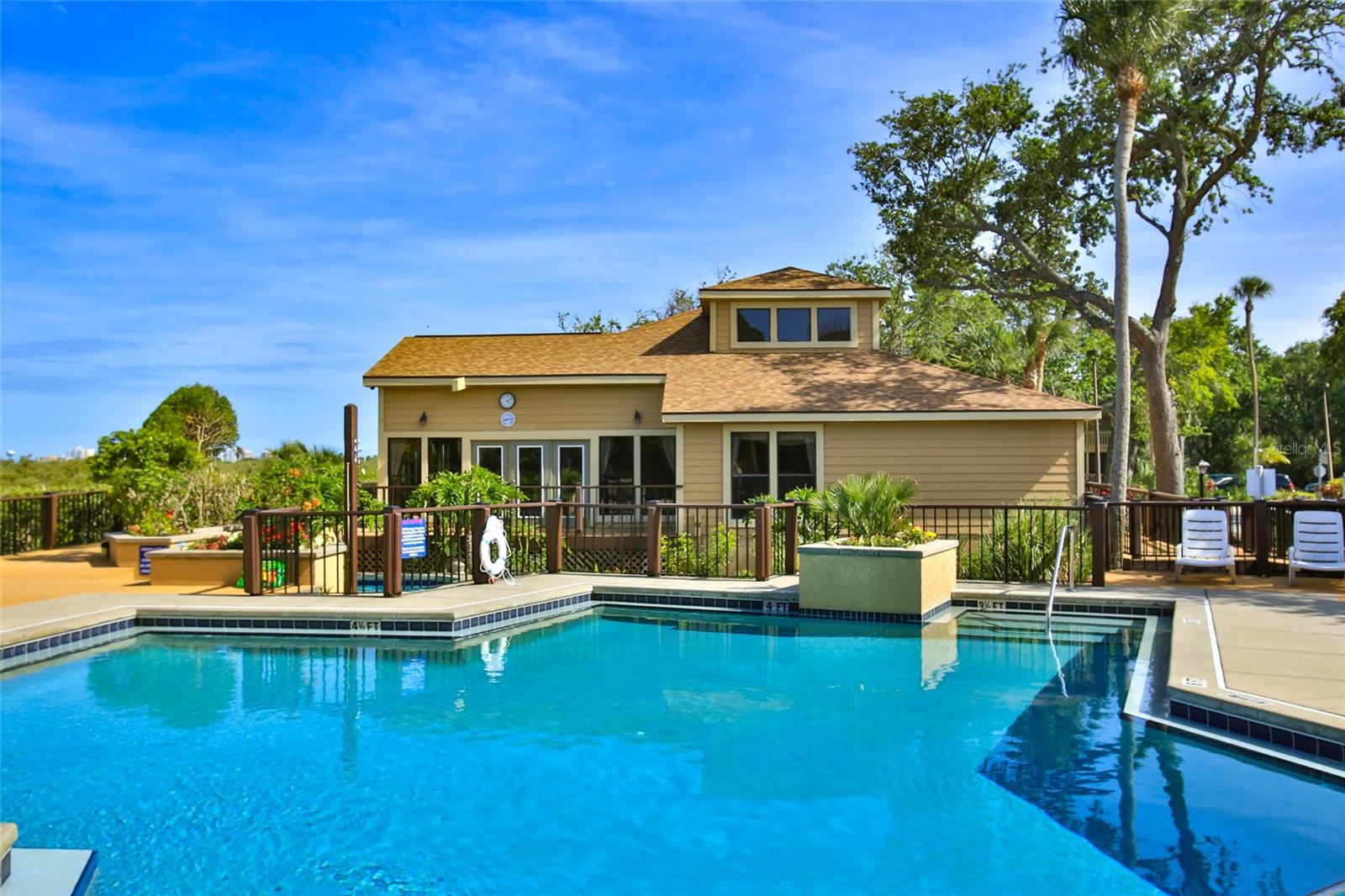 Image 32 of 38 For 1401 Palmetto Avenue 402