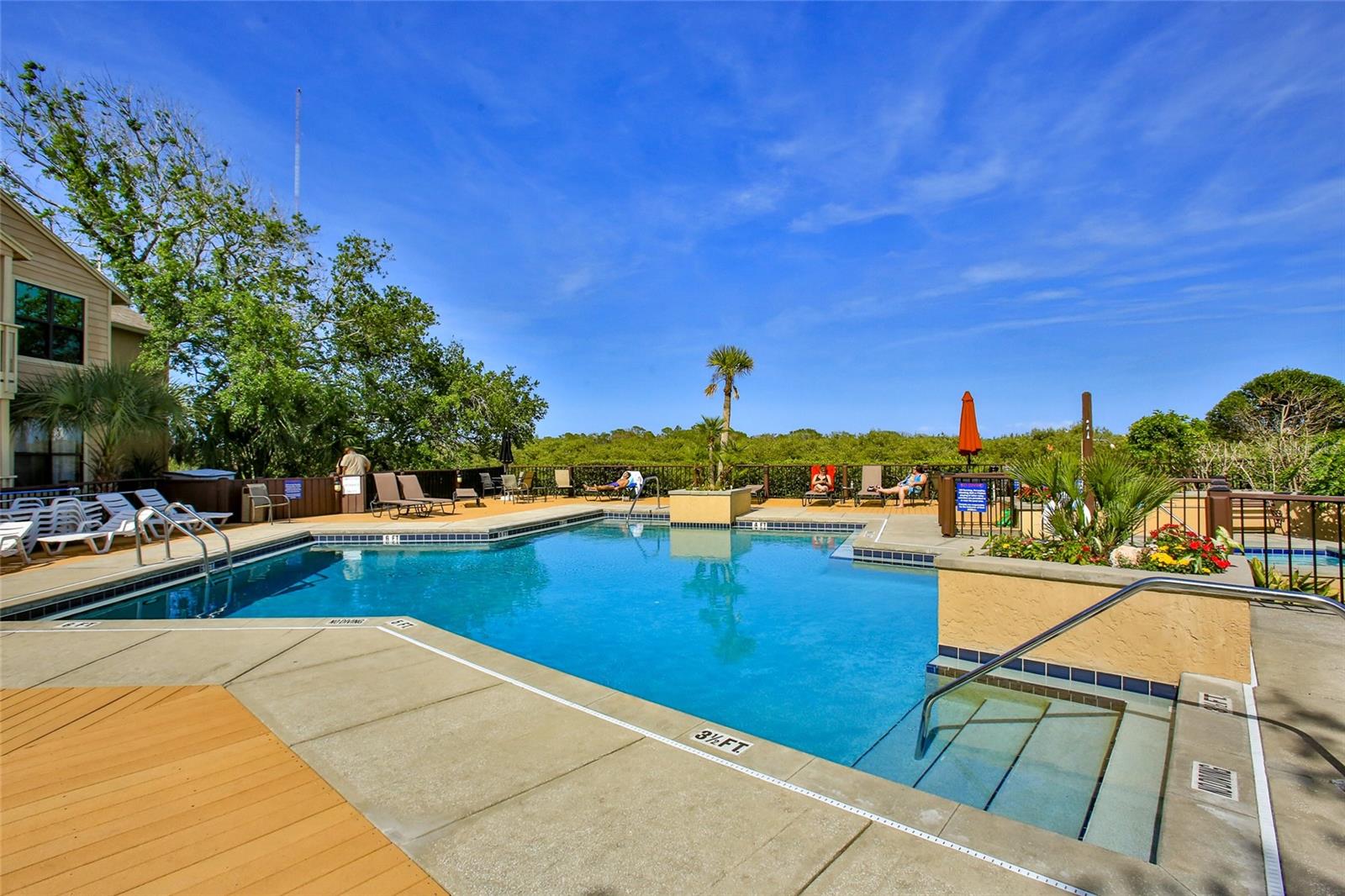 Image 33 of 38 For 1401 Palmetto Avenue 402