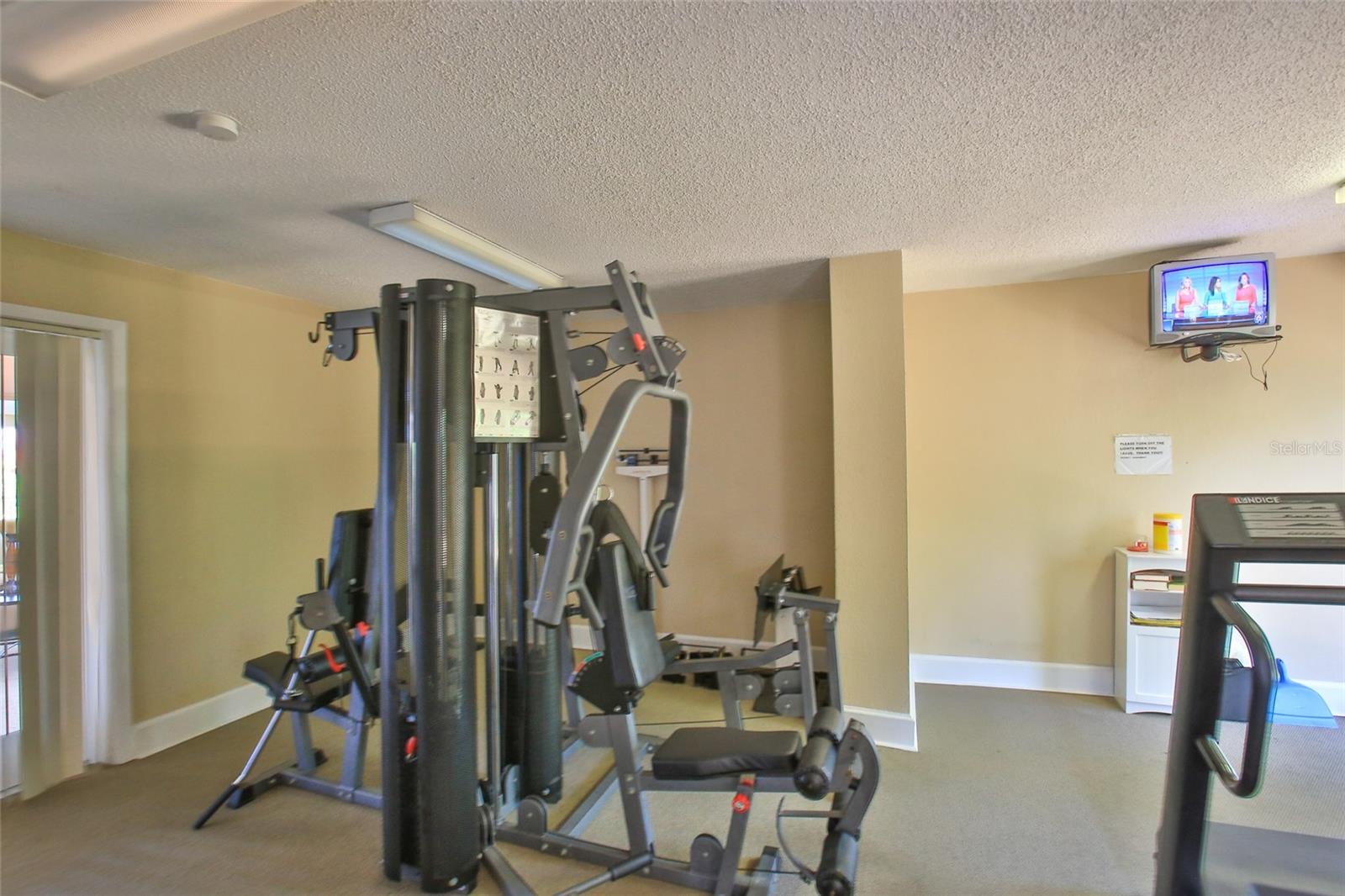 Image 36 of 38 For 1401 Palmetto Avenue 402