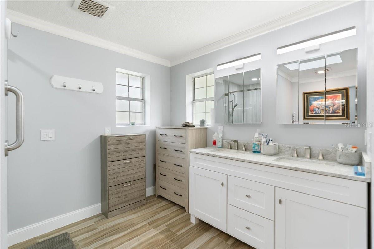 Image 23 of 39 For 4805 Valdine Avenue