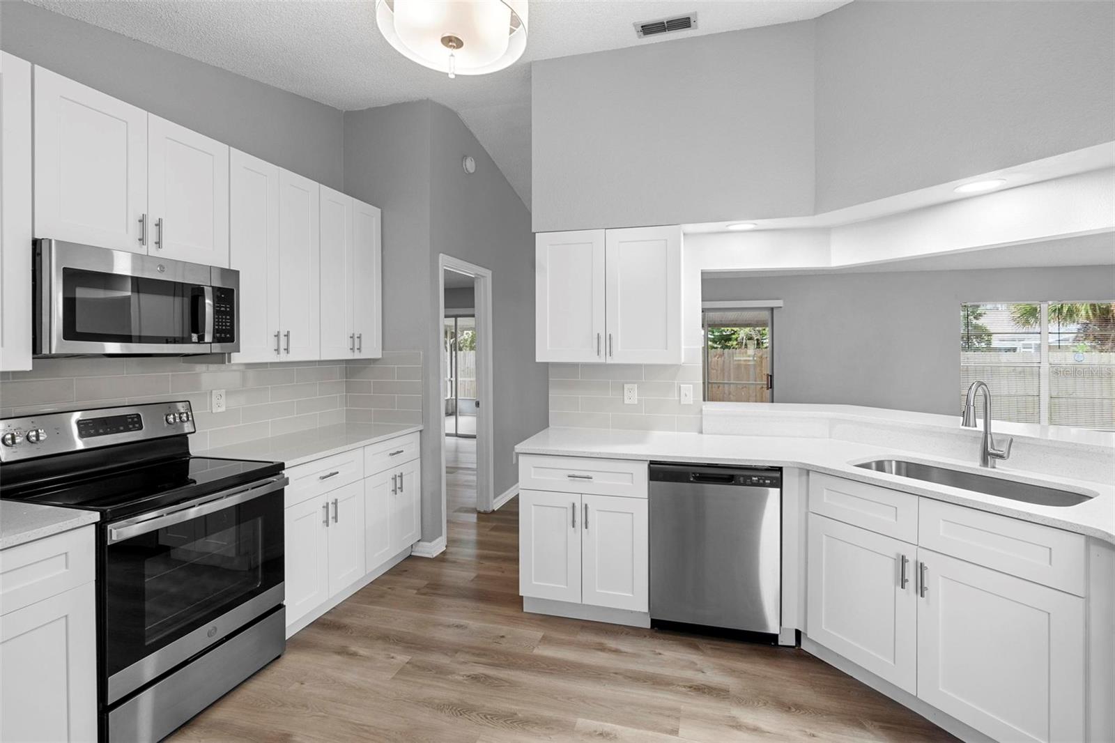Image 13 of 40 For 2730 Woodland Drive
