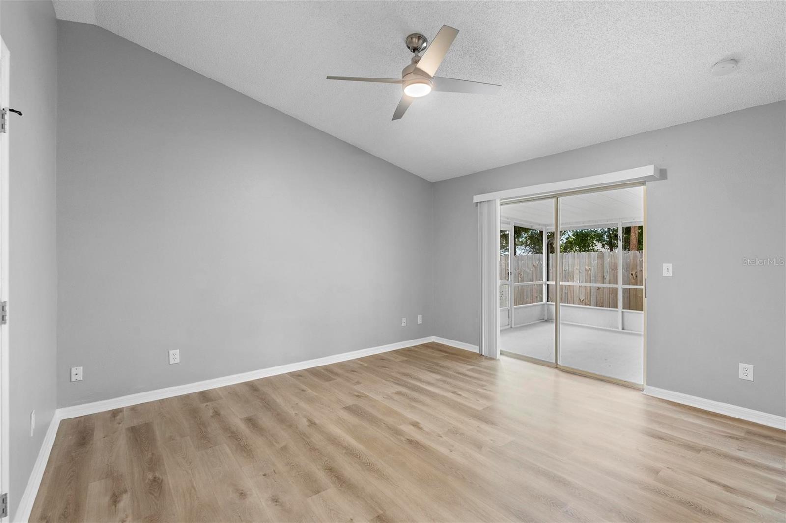 Image 16 of 40 For 2730 Woodland Drive