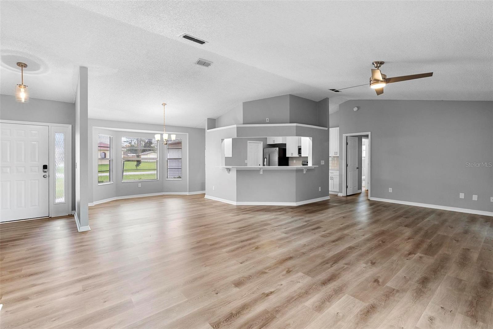 Image 4 of 40 For 2730 Woodland Drive