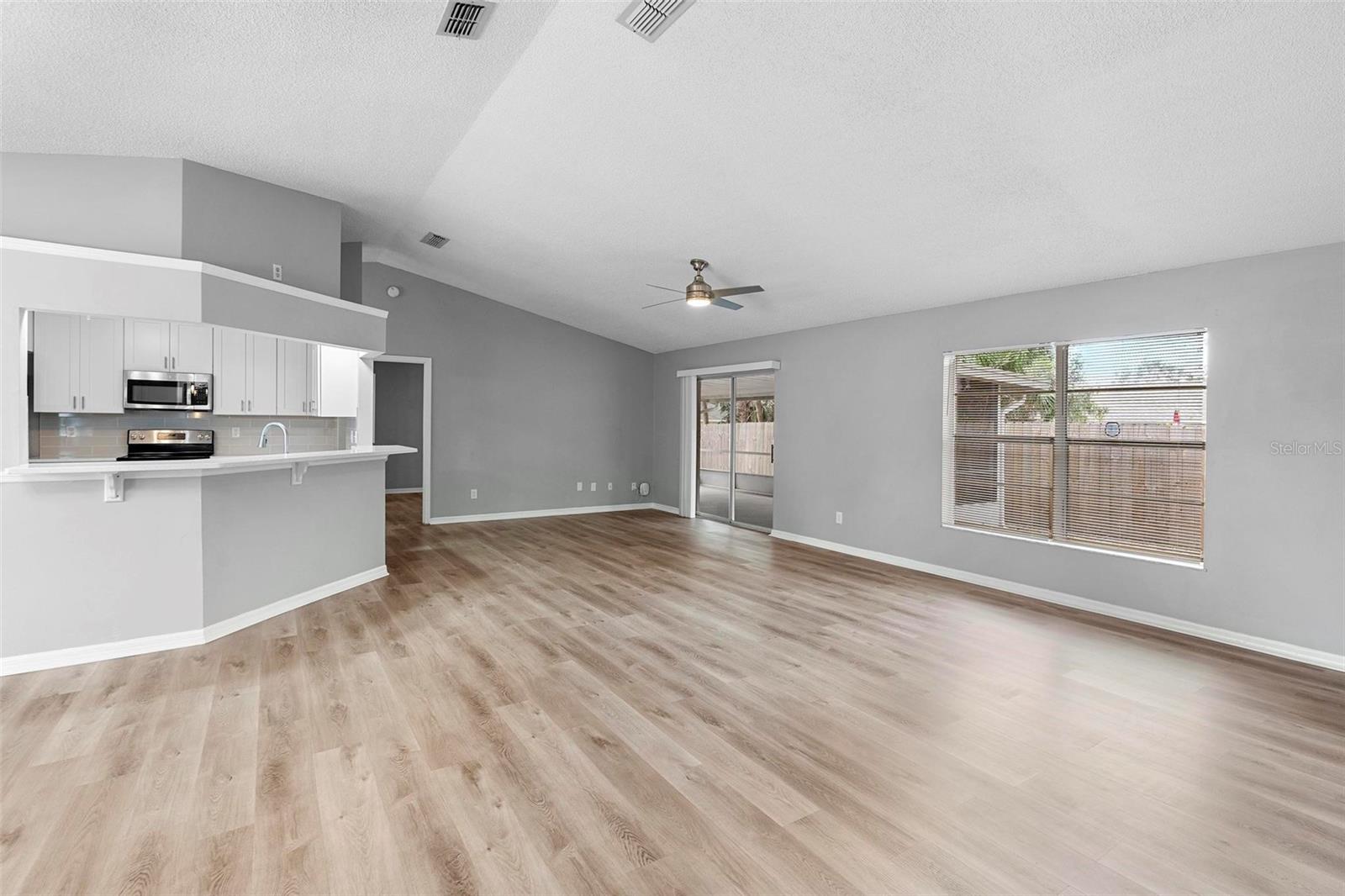 Image 6 of 40 For 2730 Woodland Drive