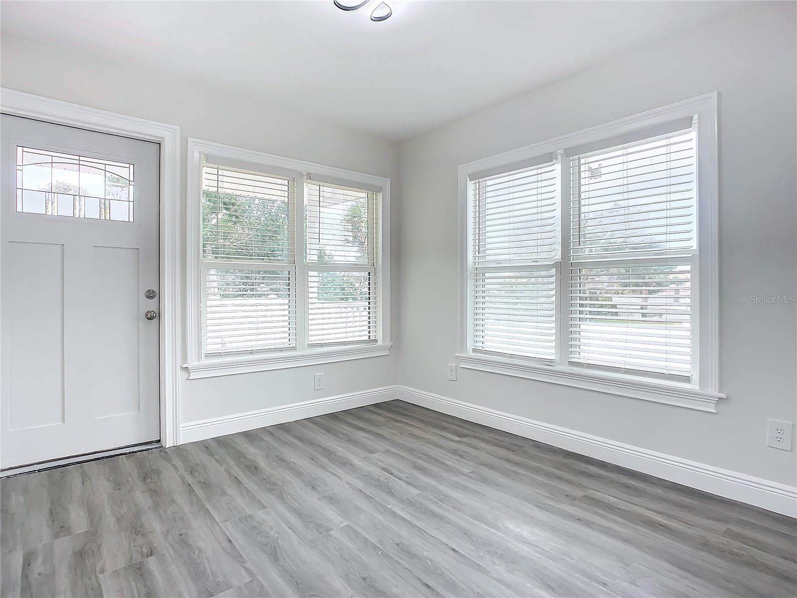 Image 11 of 51 For 1604 Carmen Avenue