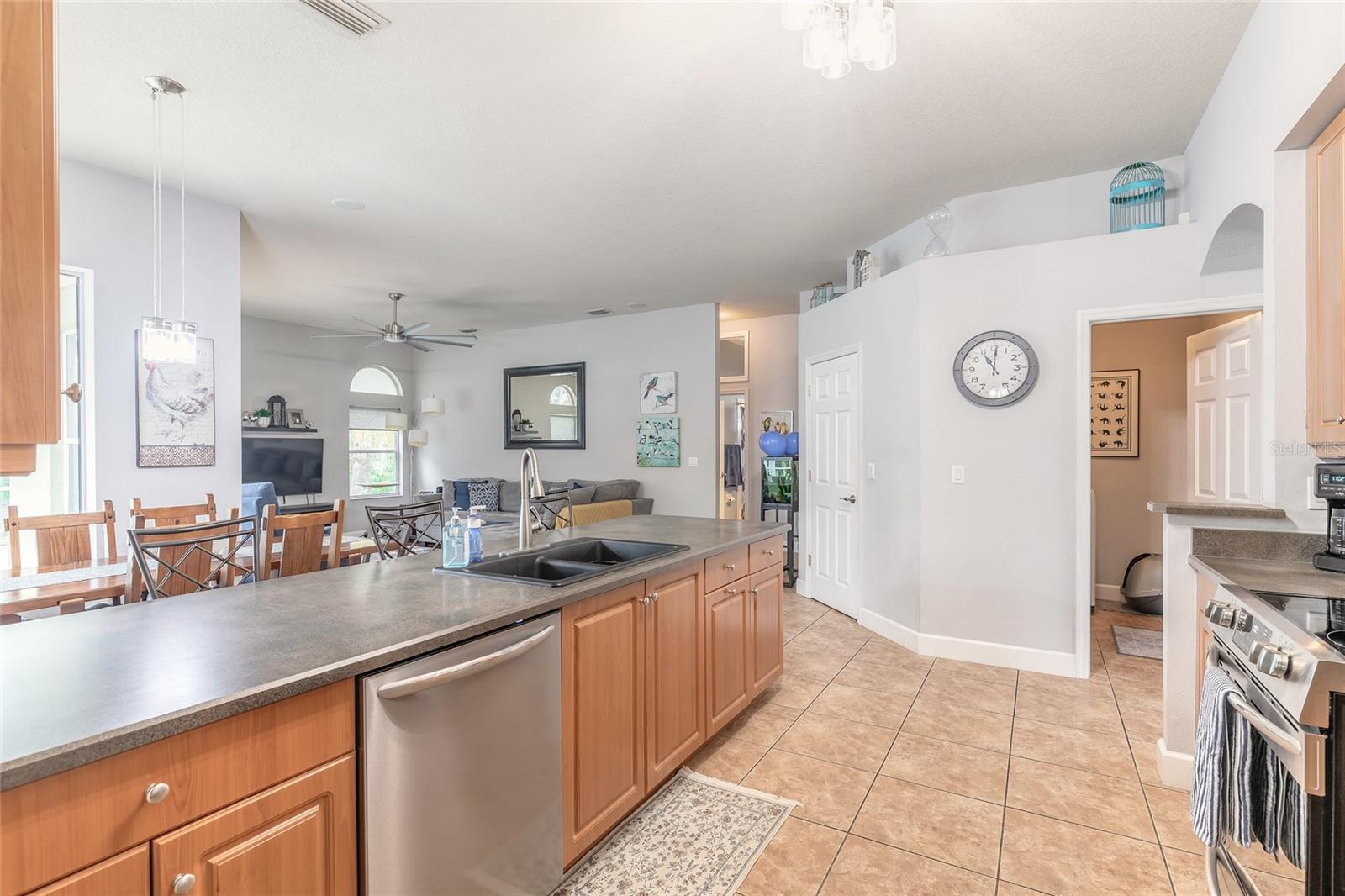 Image 27 of 47 For 34 Black Creek Way
