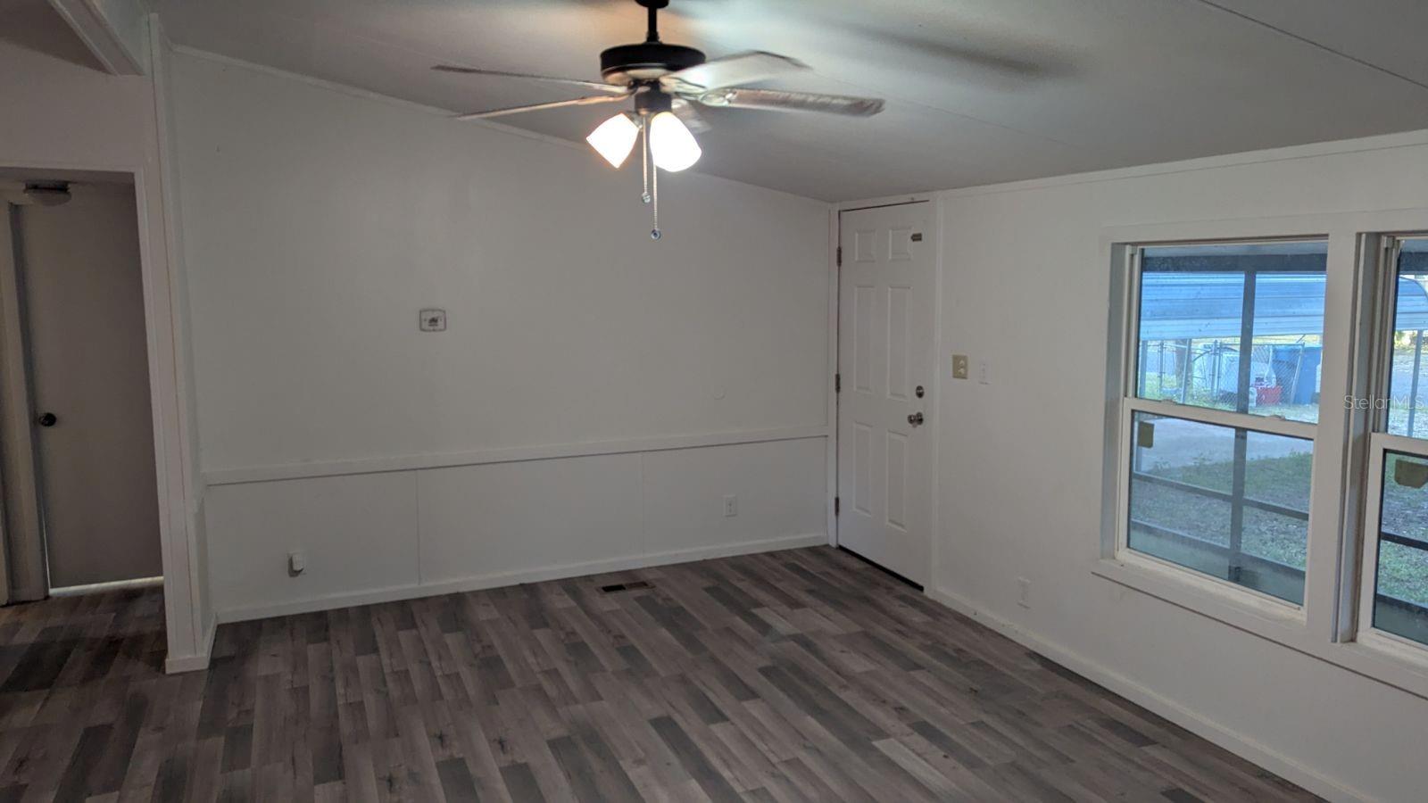 Image 2 of 9 For 372 Oak Drive