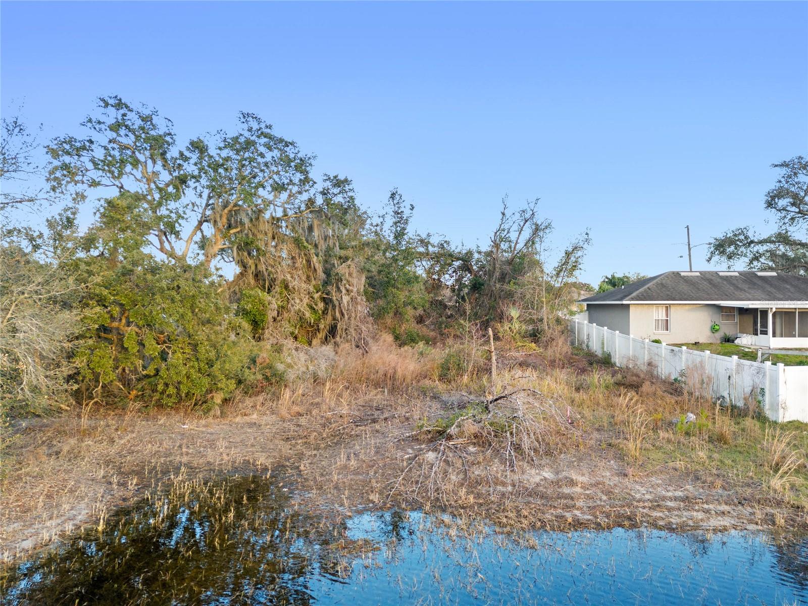 Image 4 of 26 For 2599 Hillview Circle