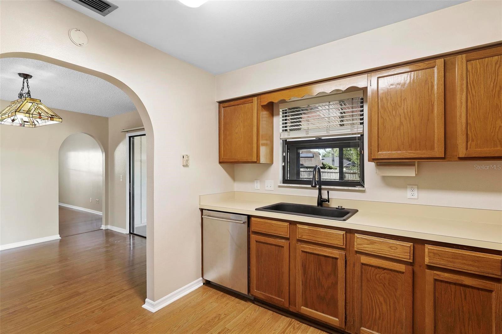 Image 13 of 24 For 903 Crescent Parkway