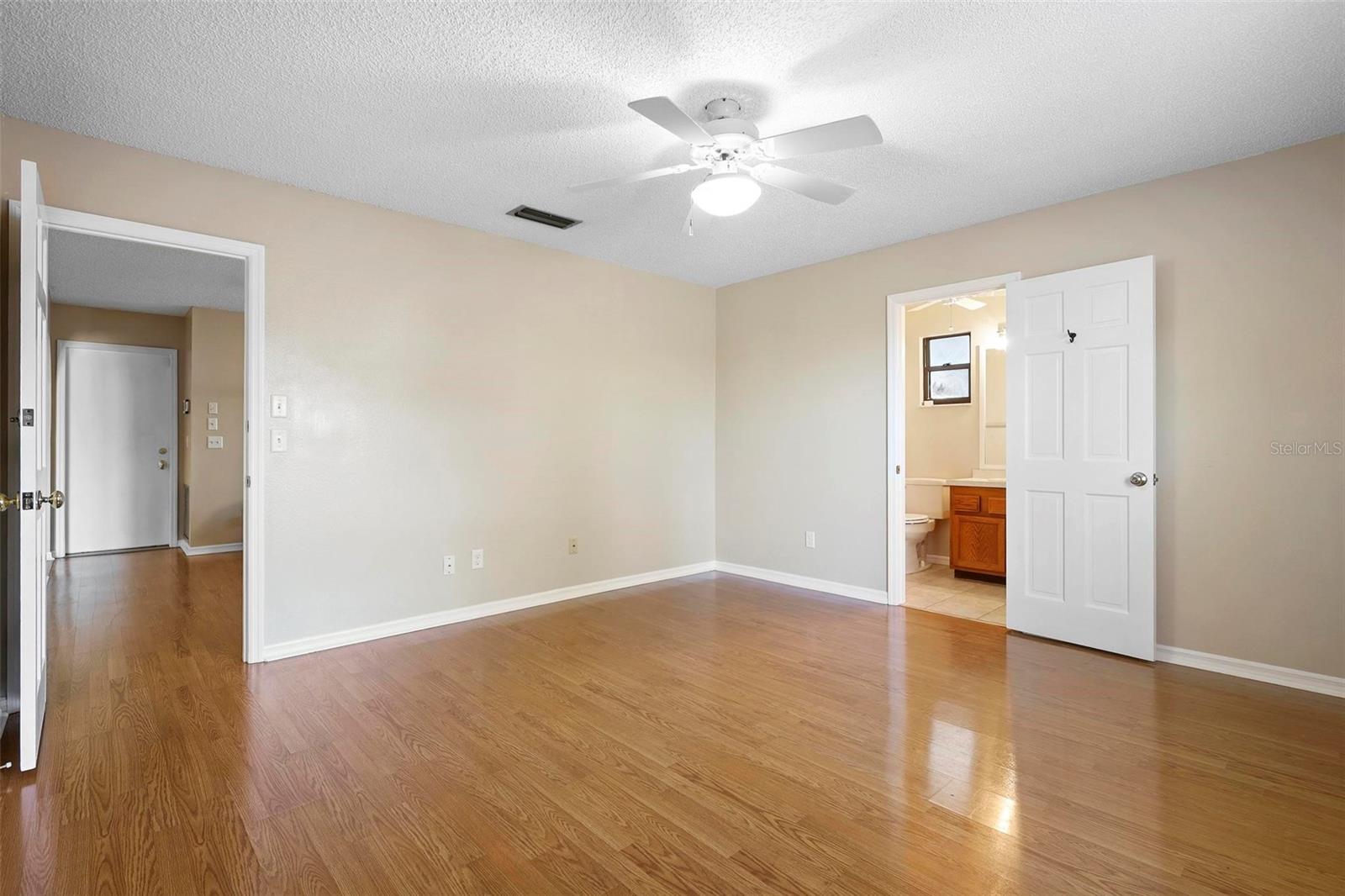 Image 16 of 24 For 903 Crescent Parkway