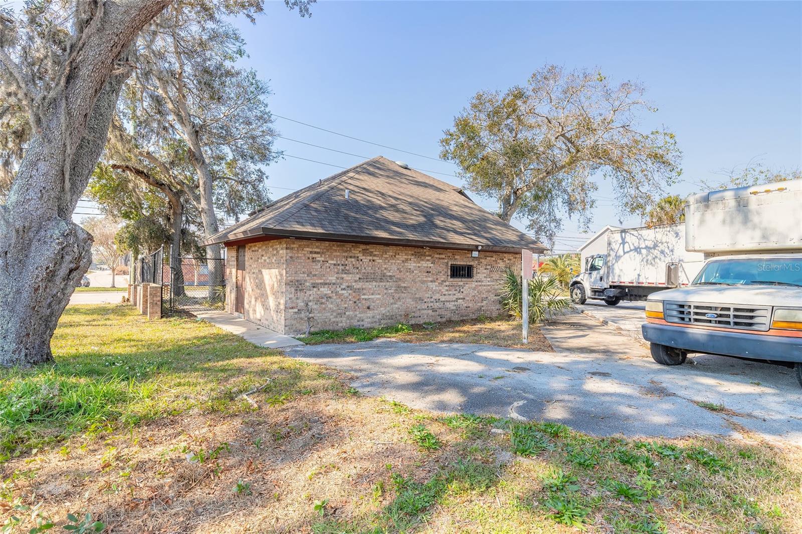 Image 3 of 16 For 631 Ridgewood Avenue