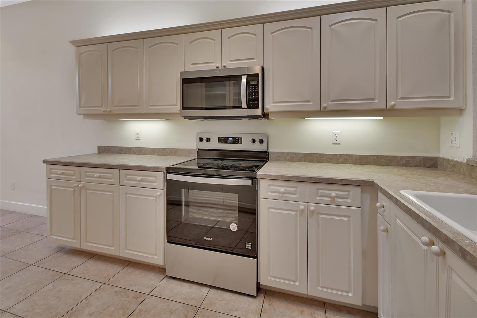 Image 6 of 42 For 1429 Carlow Circle