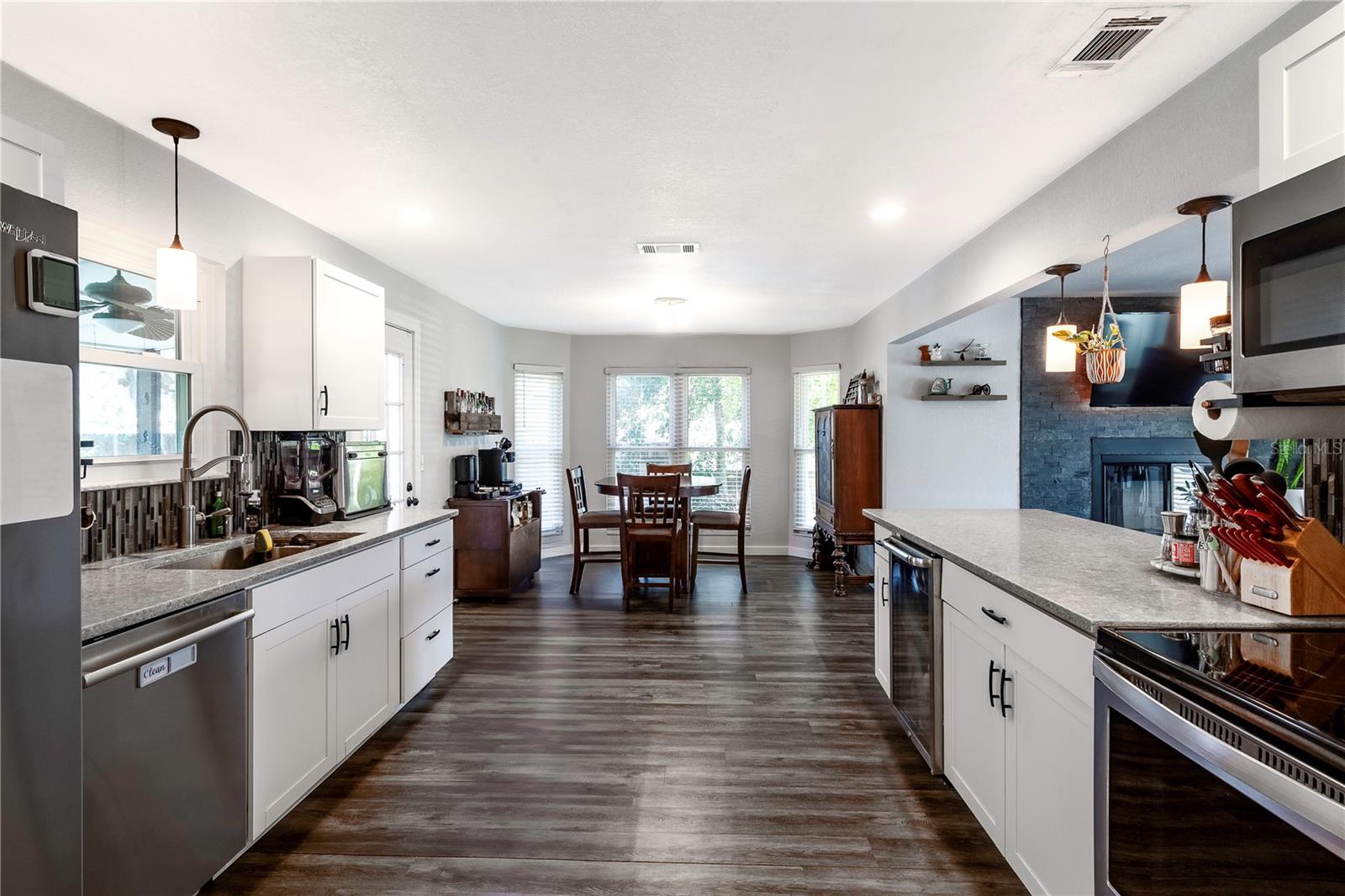 Image 13 of 37 For 2057 Hillview Circle
