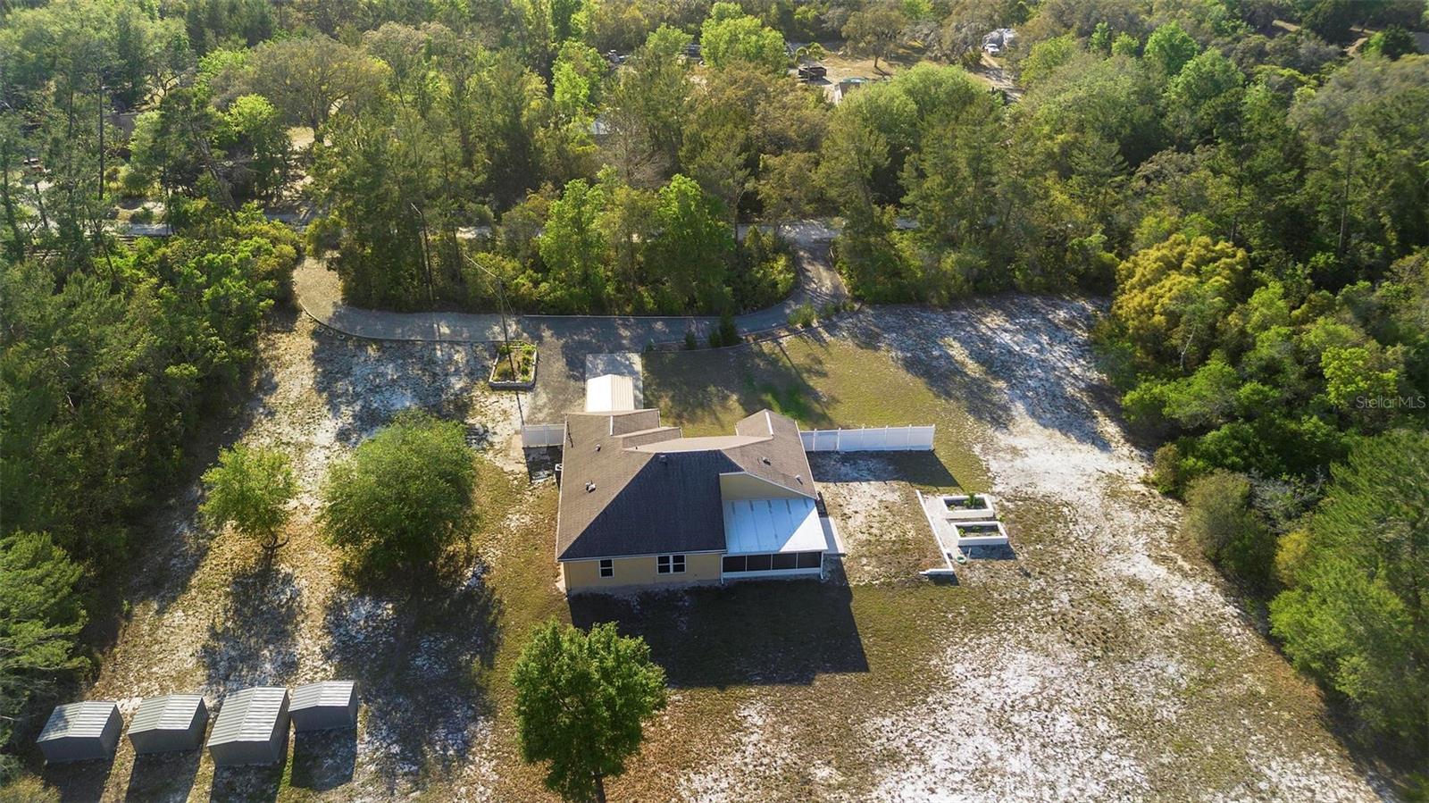 Listing photo id 45 for 2530 Leonard Drive