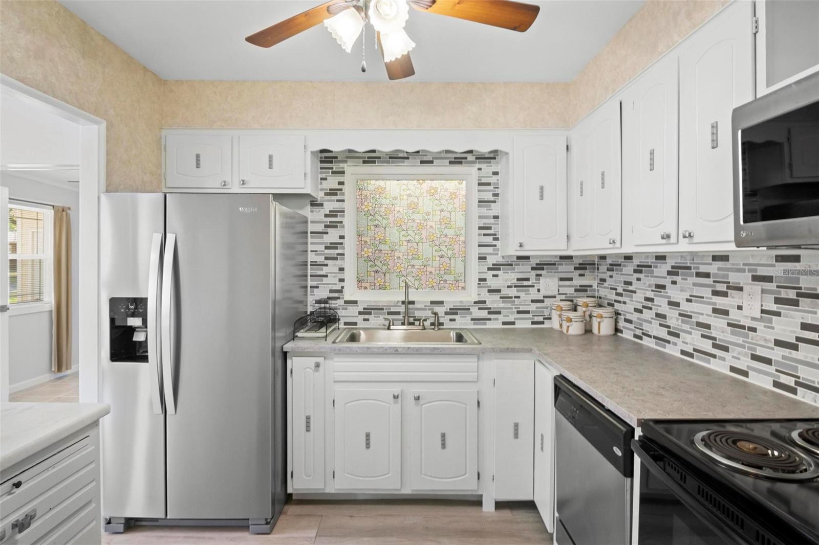 Image 3 of 65 For 3005 Garden Road