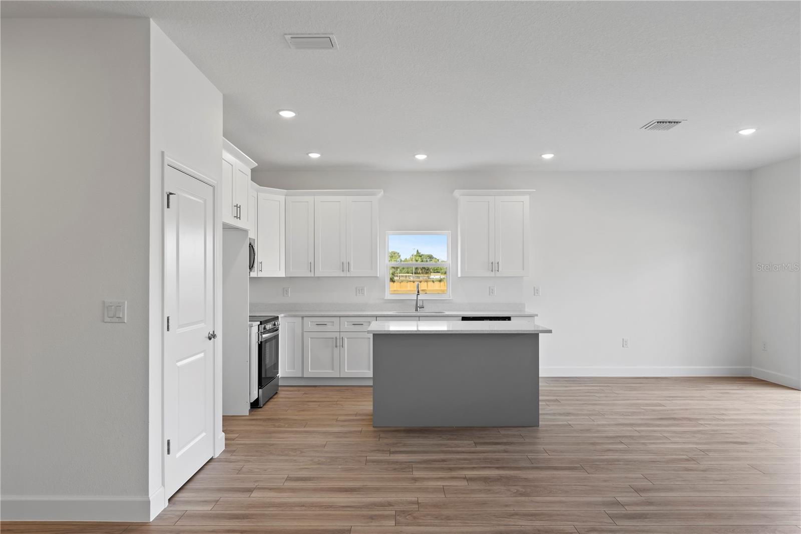 Image 13 of 28 For 810 24th Street