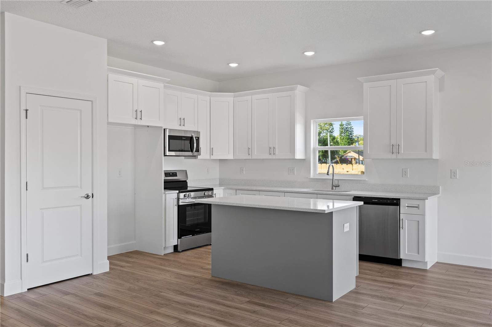 Image 14 of 28 For 810 24th Street