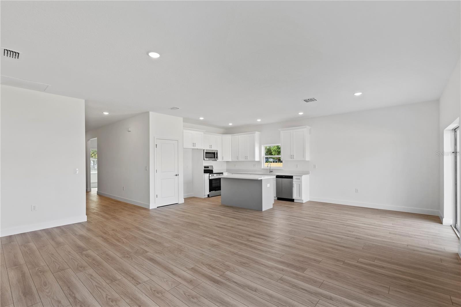 Image 15 of 28 For 810 24th Street