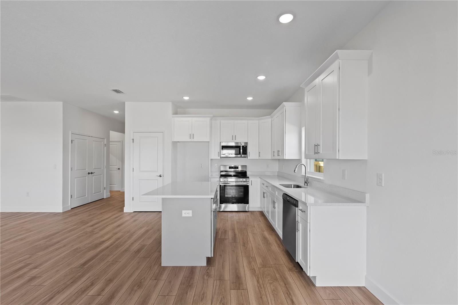 Image 18 of 28 For 810 24th Street