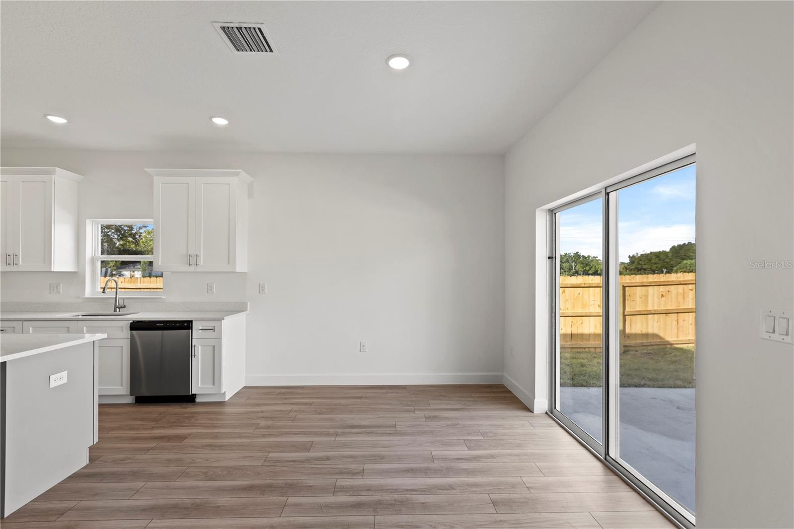 Image 20 of 28 For 810 24th Street