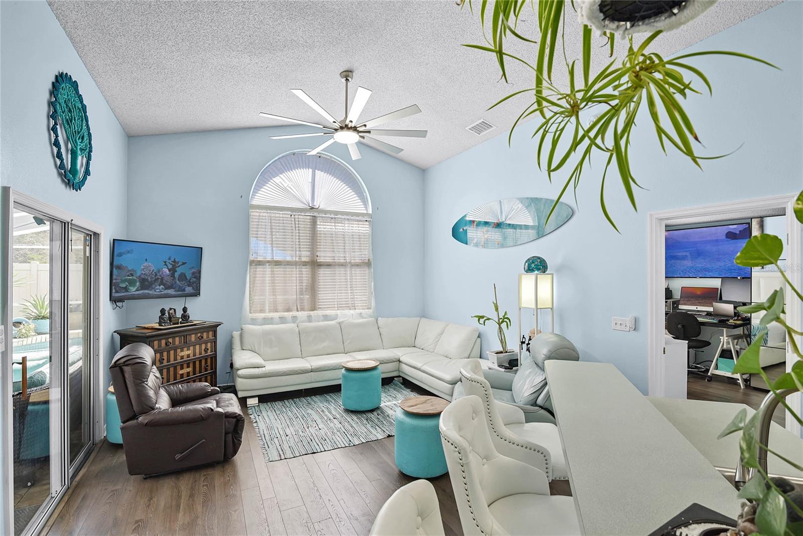 Image 19 of 47 For 13944 Huntwick Drive