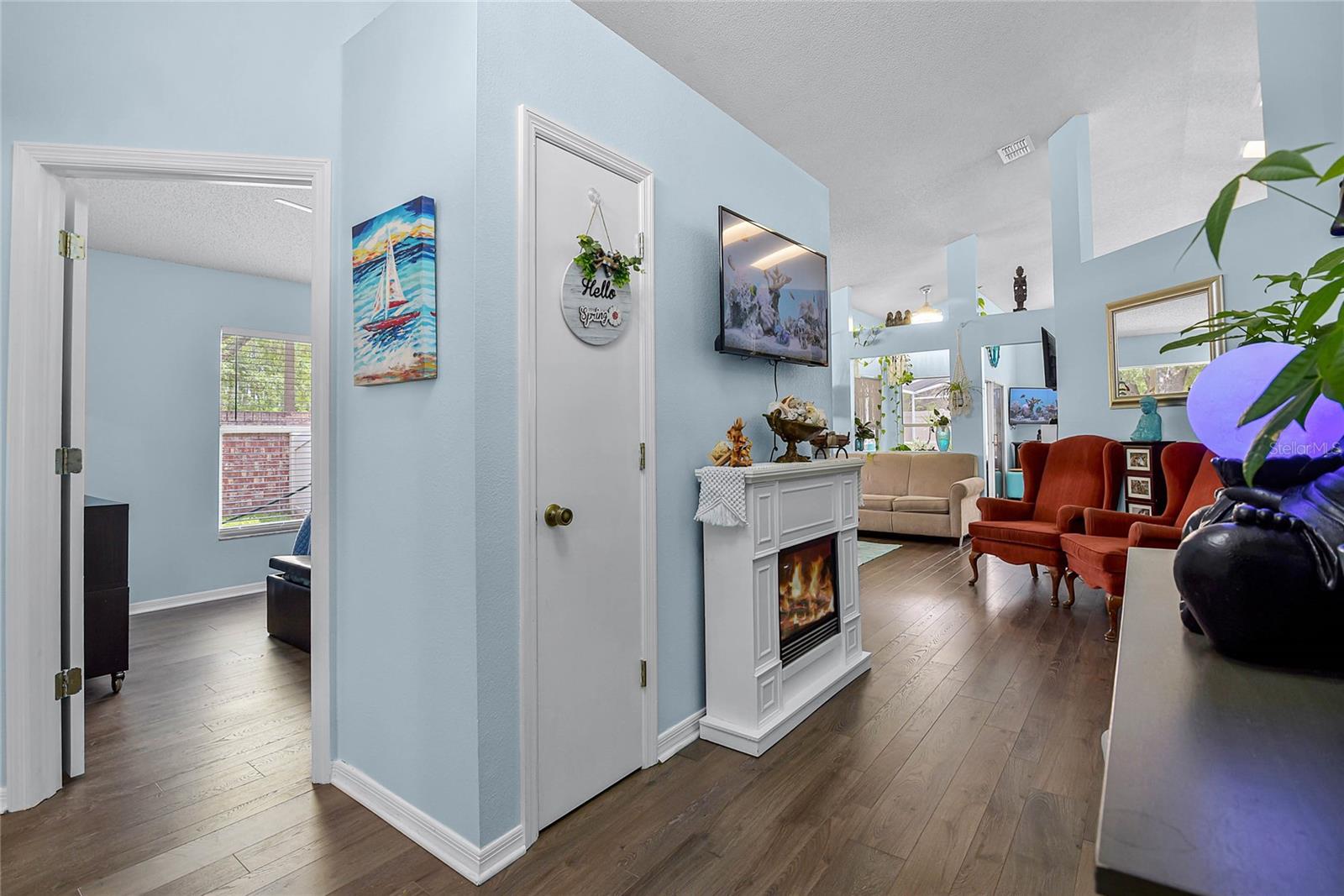 Image 9 of 47 For 13944 Huntwick Drive