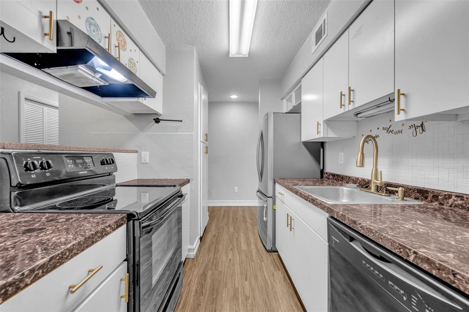 Image 10 of 45 For 1401 Palmetto Avenue 300
