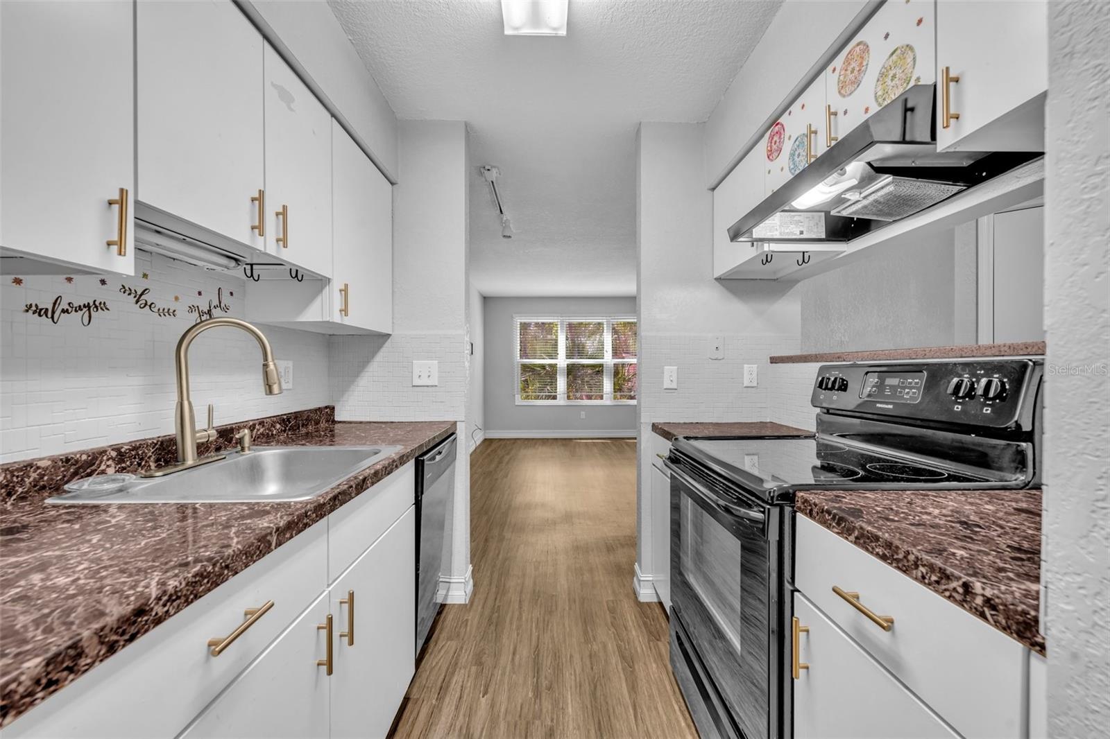 Image 11 of 45 For 1401 Palmetto Avenue 300