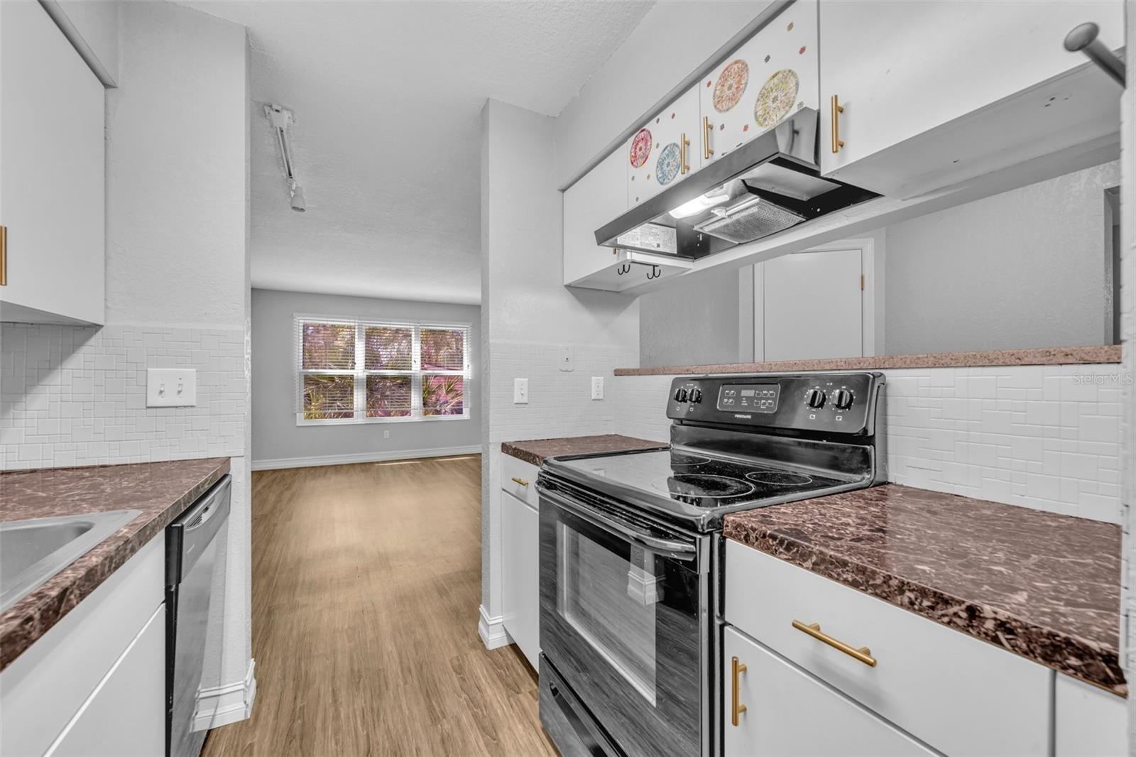 Image 12 of 45 For 1401 Palmetto Avenue 300