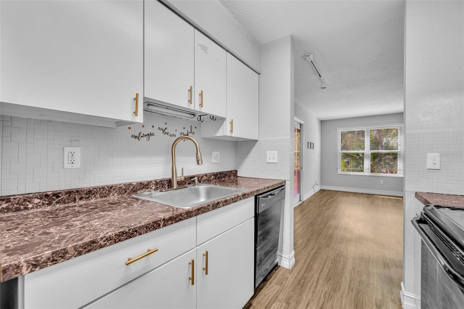 Image 13 of 45 For 1401 Palmetto Avenue 300
