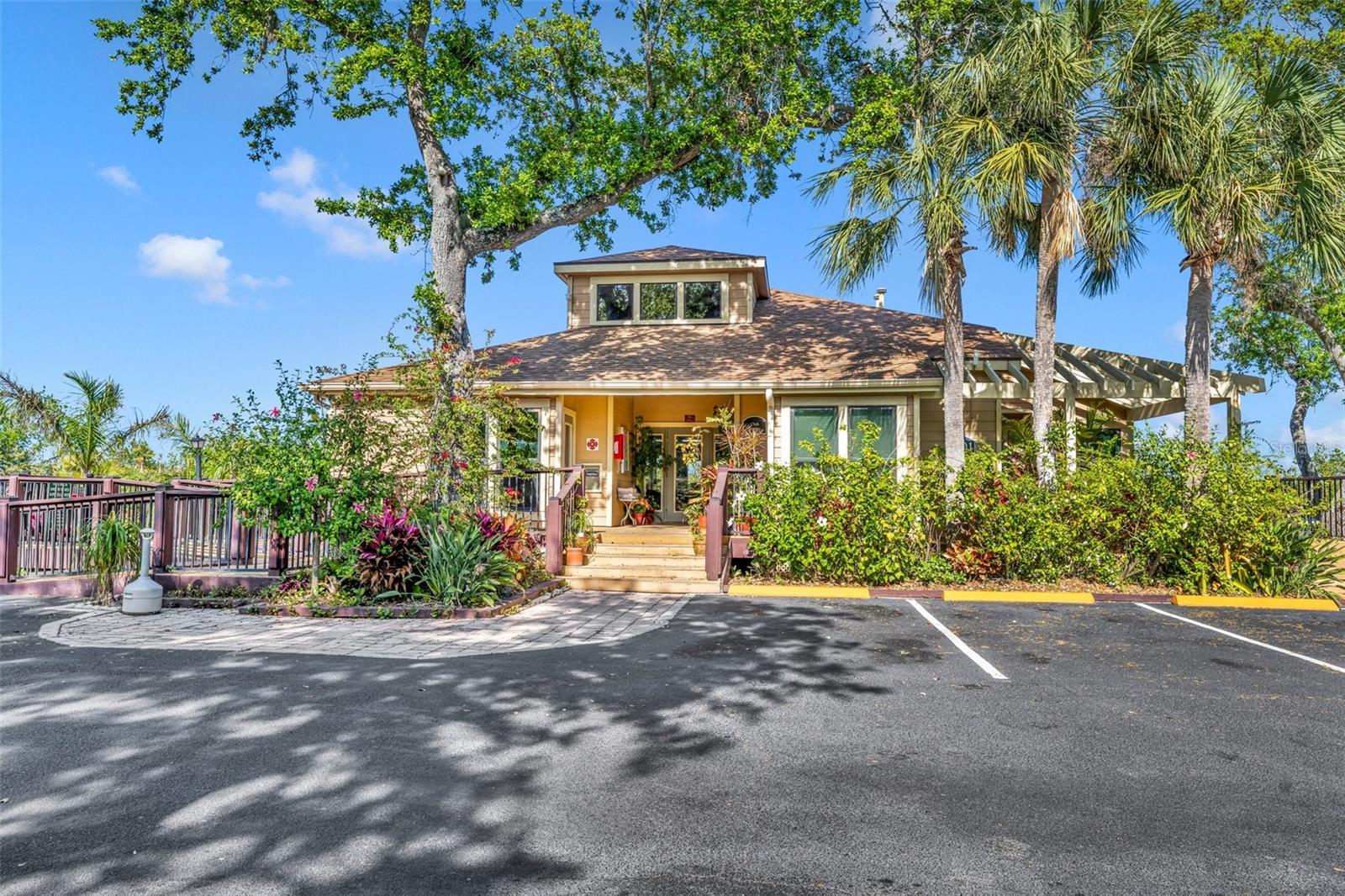 Image 26 of 45 For 1401 Palmetto Avenue 300