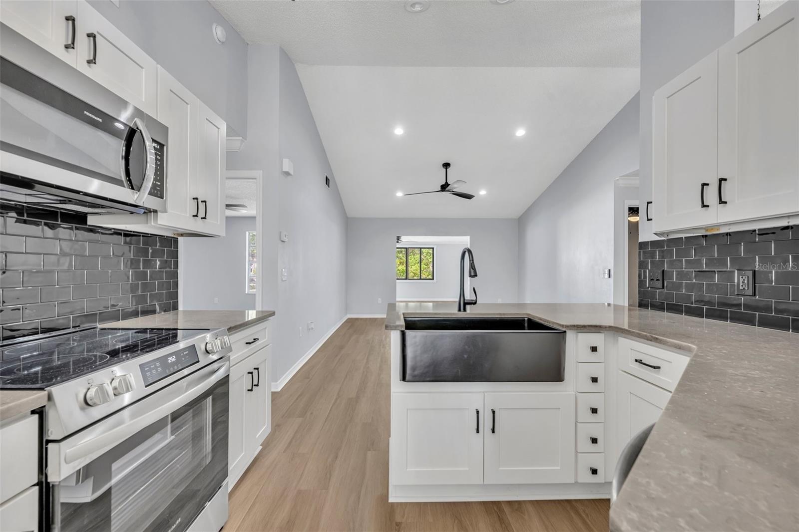 Image 10 of 28 For 717 Ridgewood Avenue