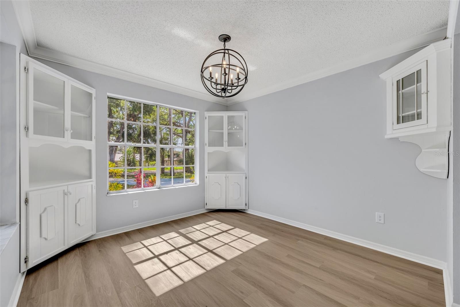 Image 12 of 28 For 717 Ridgewood Avenue