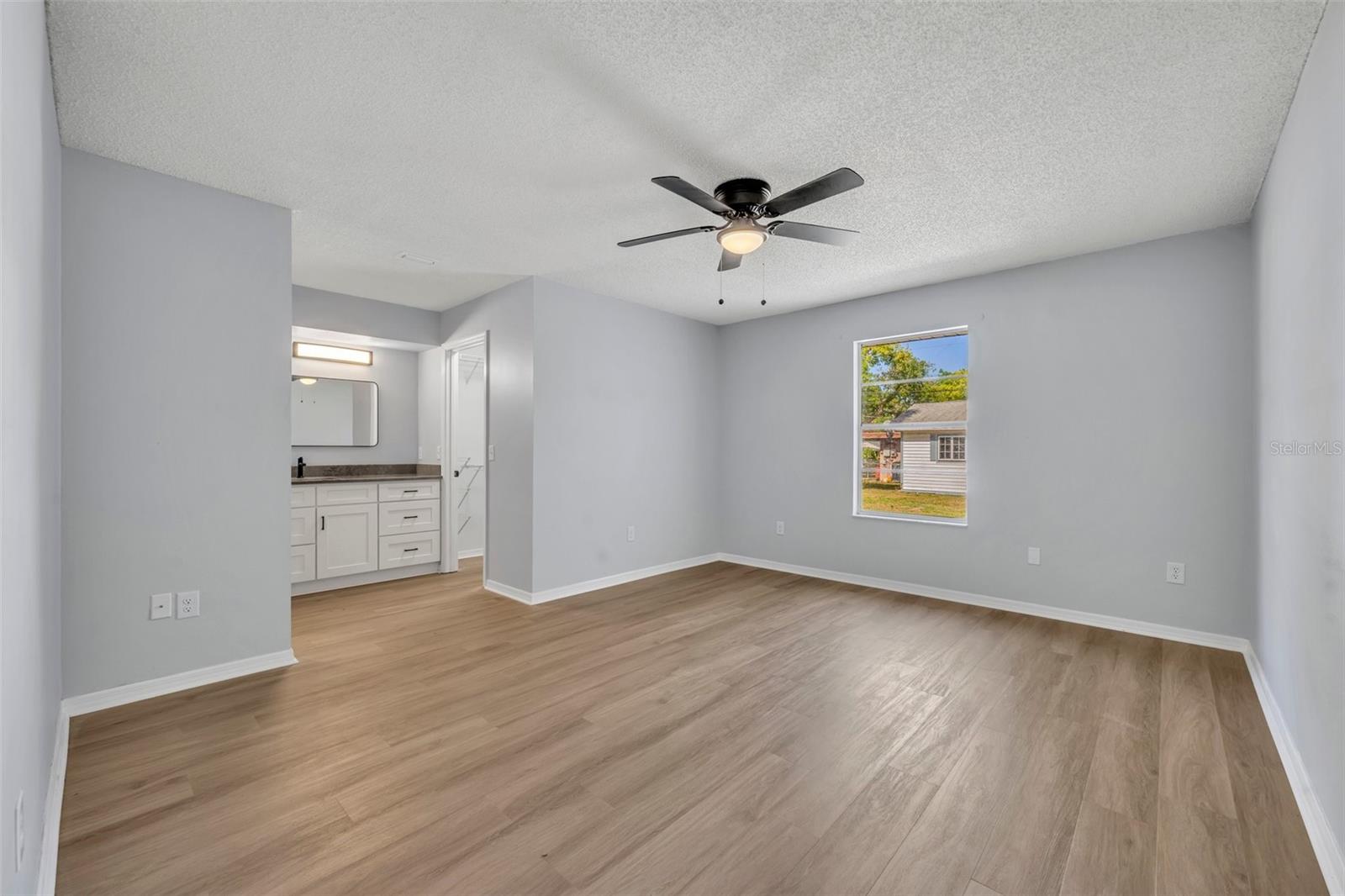 Image 17 of 28 For 717 Ridgewood Avenue