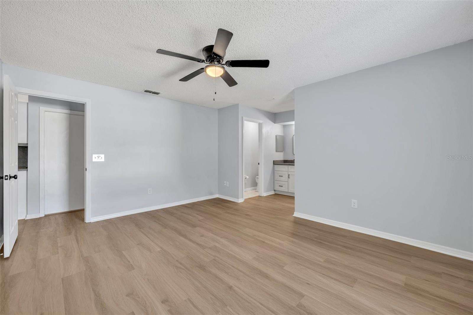 Image 18 of 28 For 717 Ridgewood Avenue