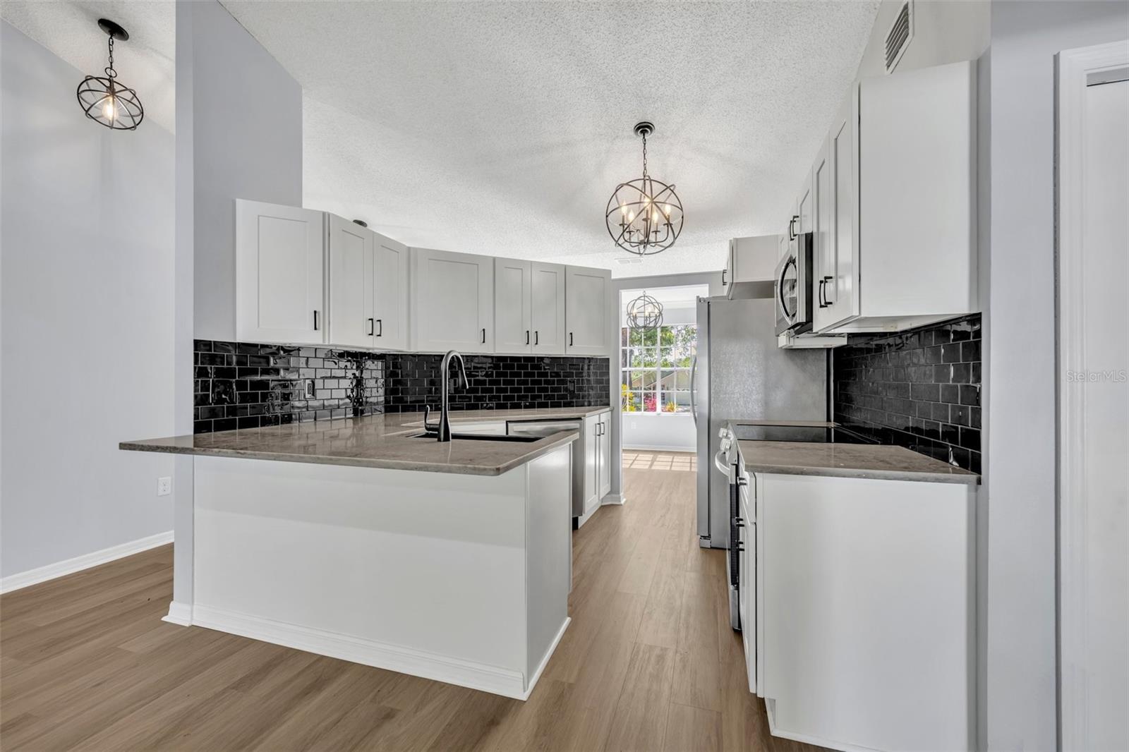 Image 9 of 28 For 717 Ridgewood Avenue