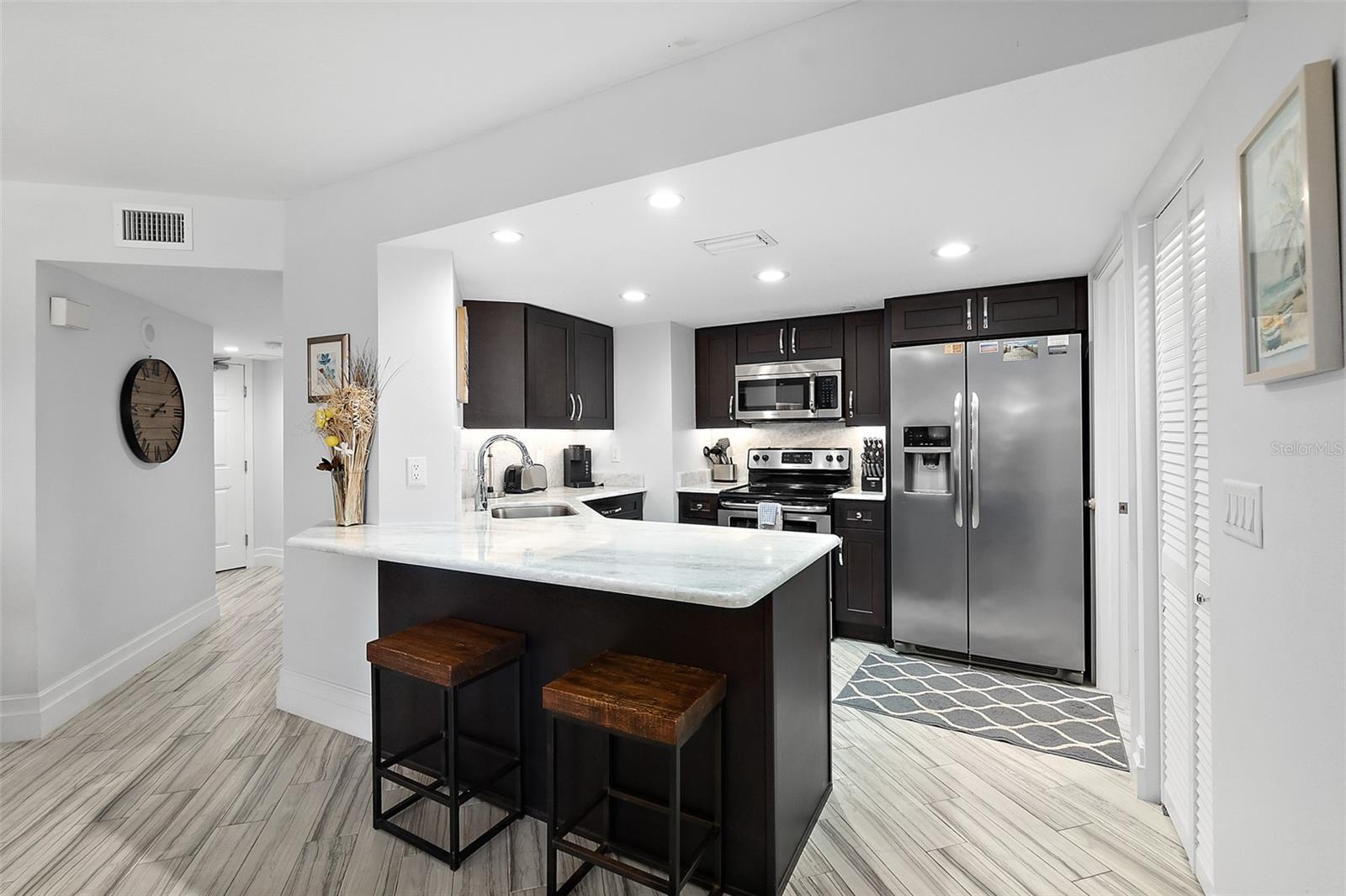 Image 2 of 33 For 5207 Atlantic Avenue 723