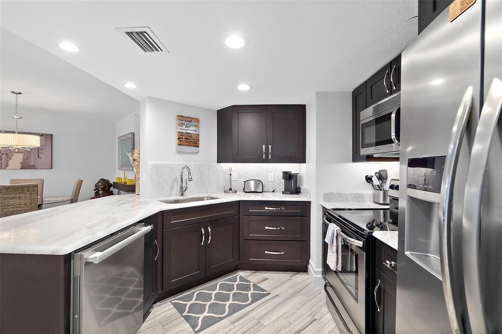 Image 3 of 33 For 5207 Atlantic Avenue 723